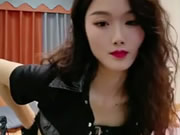 De Aziatische sexy dans van de schoonheid